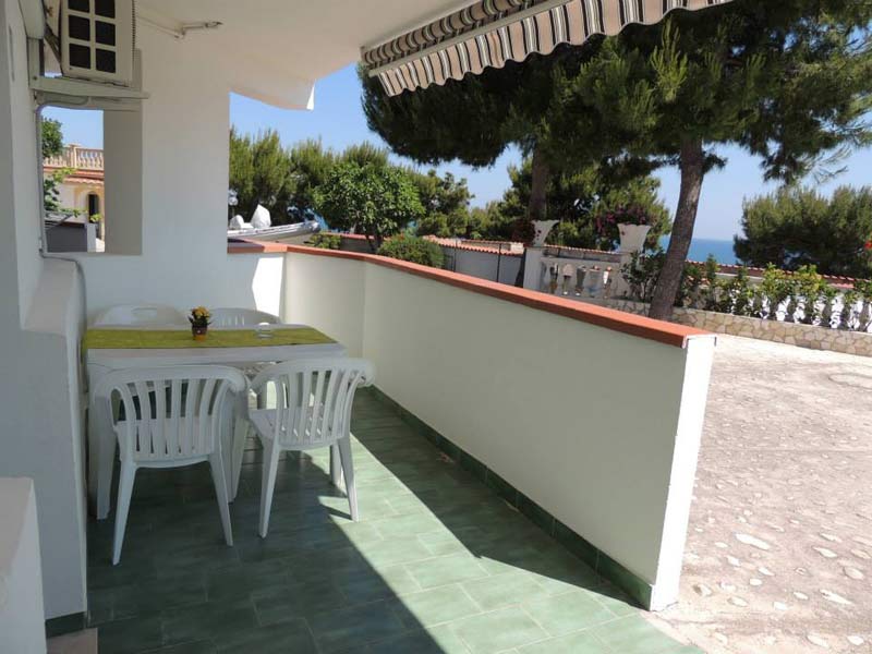 Veranda bilocale 4 posti letto , pian terreno,Residence Nido Verde